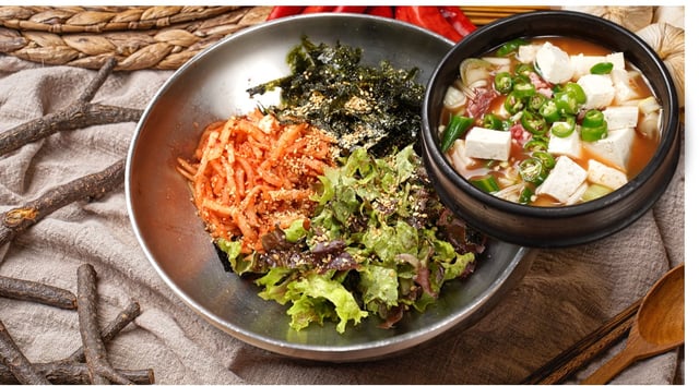 Bibimbap + gulasz z pasty sojowej 1