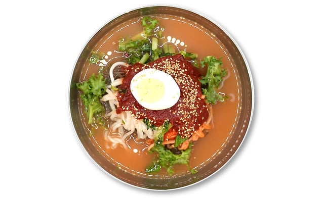 บะหมี่บัควีทเย็นกับกิมจิหัวไชเท้าอ่อนฤดูร้อน 1