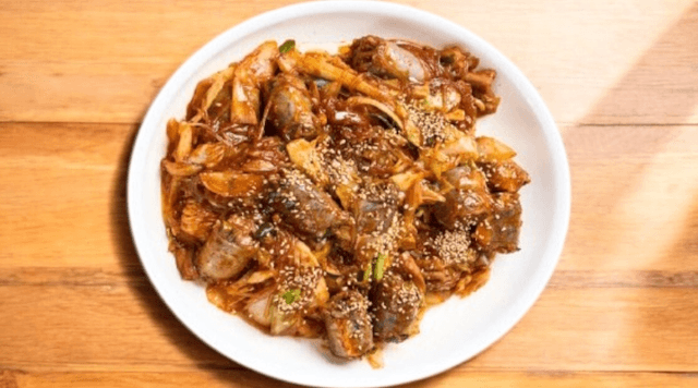 Sosej Korea berisi dan usus kecil babi yang digoreng kaca 1