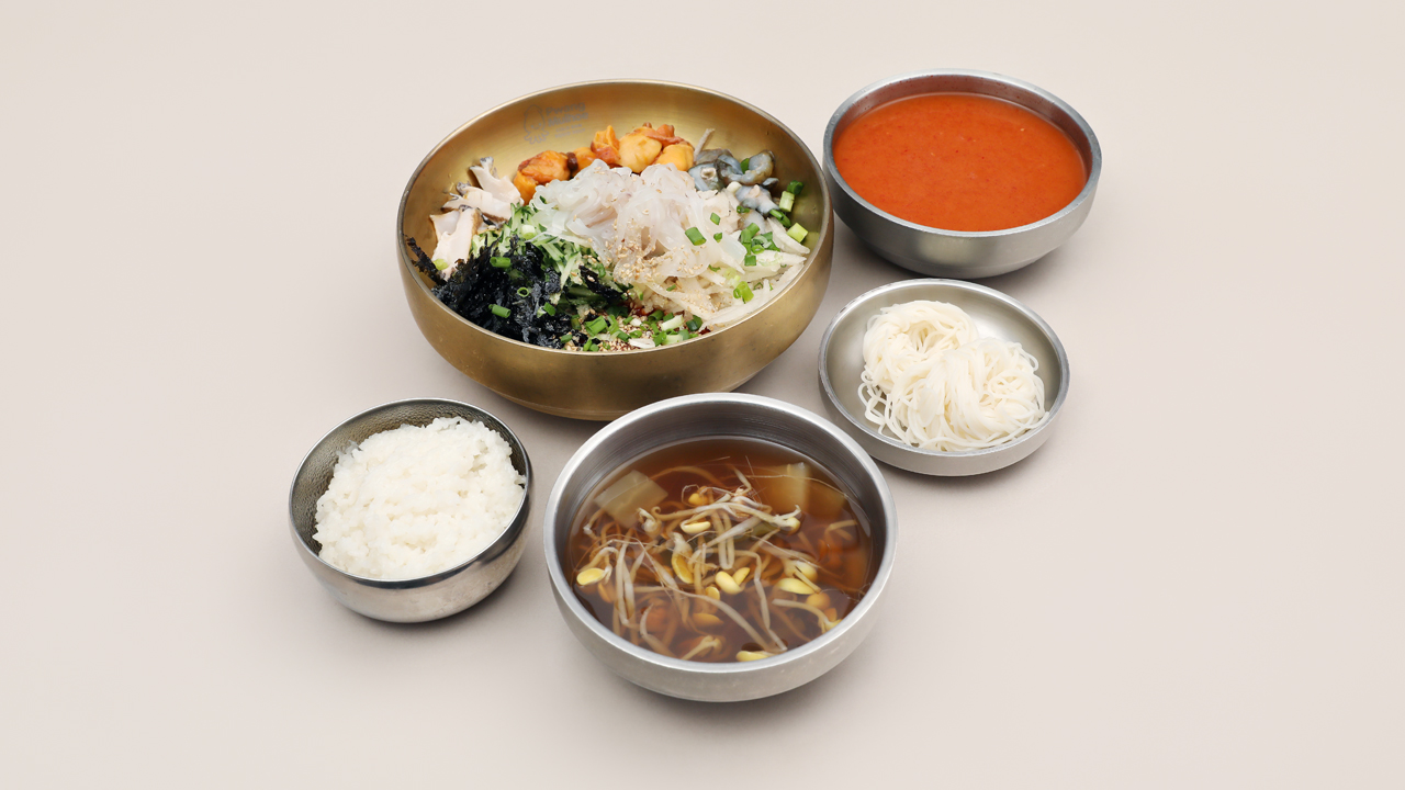 Pohang-style Sliced Raw Fish in Cold Broth 1