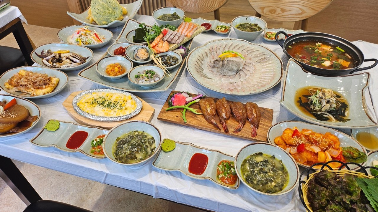 Sliced Raw Right-eyed Flounder Course Menu 1