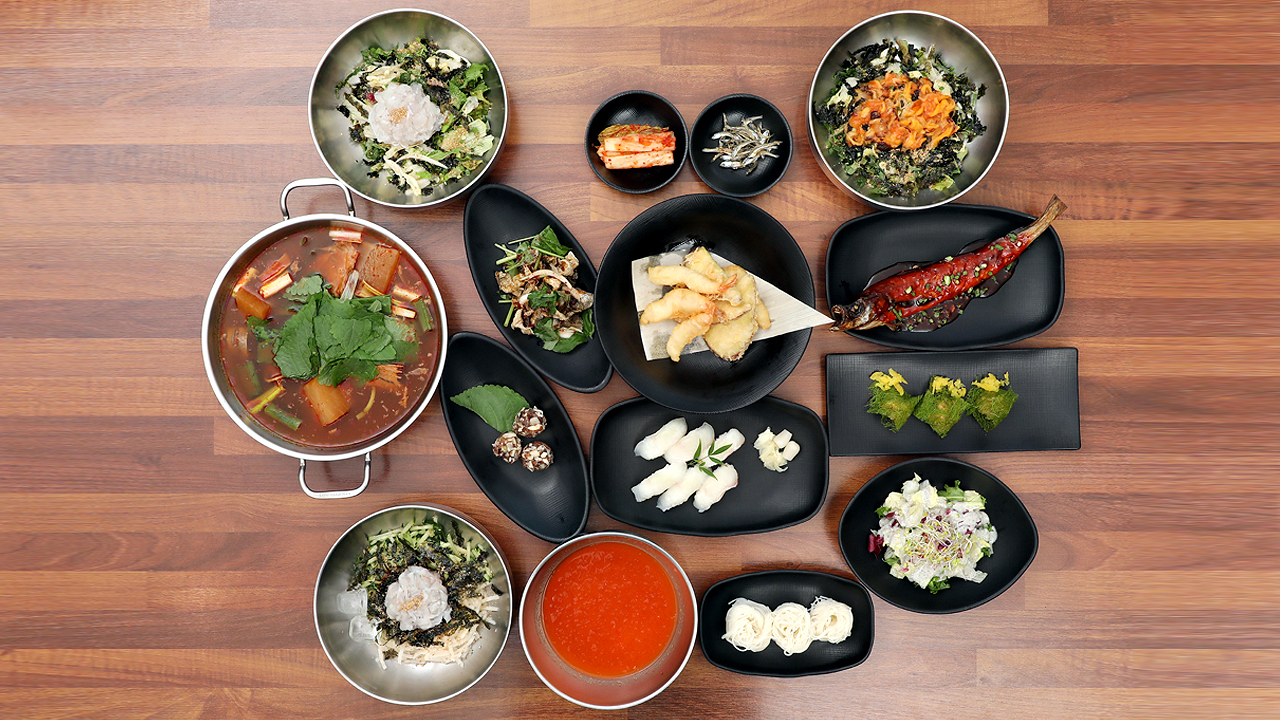 Menu fisso di pesce crudo a fette in stile Pohang in brodo freddo 1